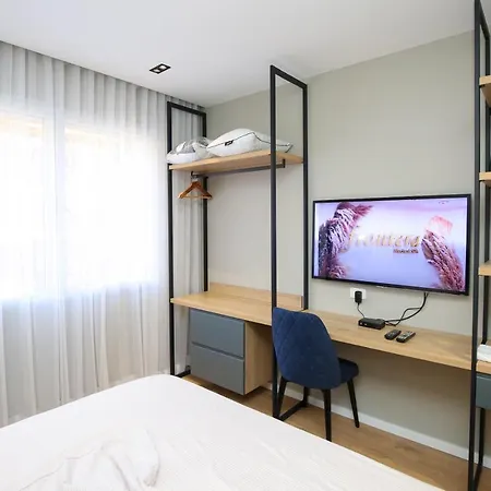 La La Marina Wave Suites Apartment